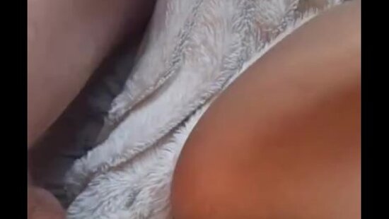 Молодая девушка с упругой попкой сама попросила отчима трахнуть ее в тугой анальный проход