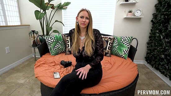 Сын долбит жопу мамки во время анального инцеста